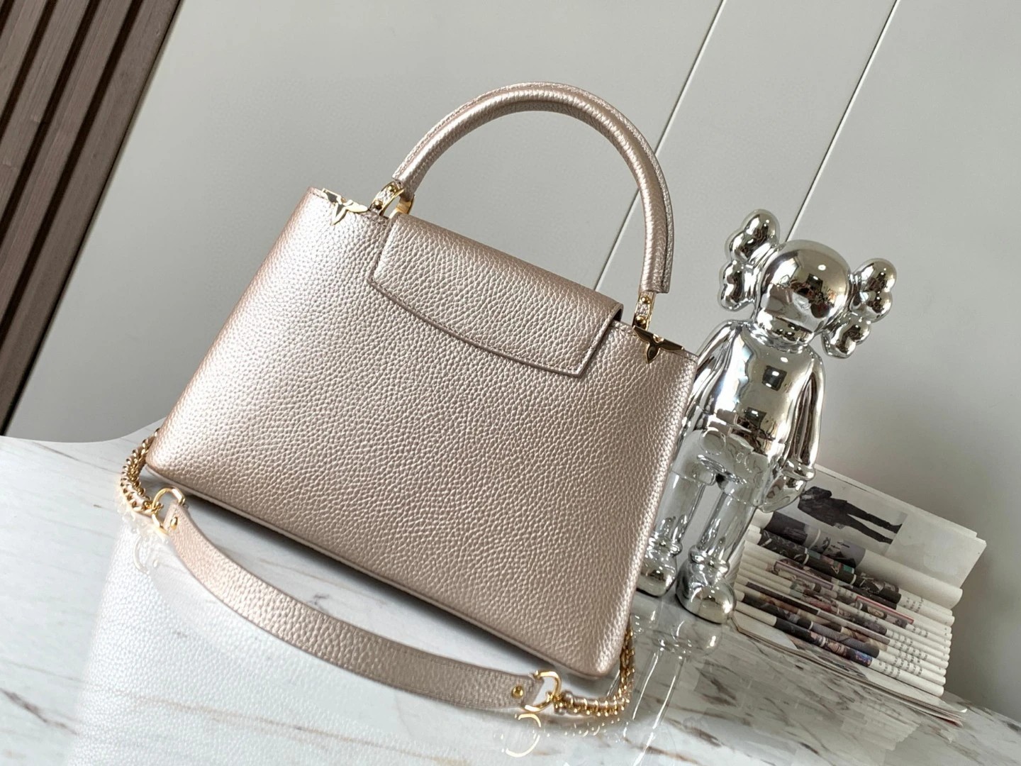 루이비통 M22438 카푸신스 BB