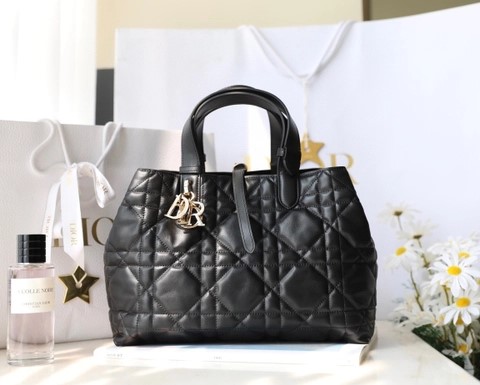 DIOR 미디엄 DIOR TOUJOURS 백 Nlack 매크로 까나쥬 송아지 가죽 M2821OSHJ
