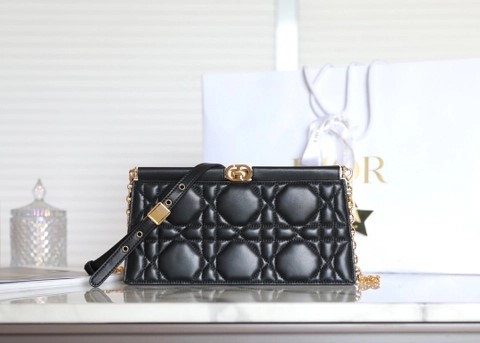 Dior Caro Colle Noire 클러치 위드 체인 블랙 까나주 S5166UDBB