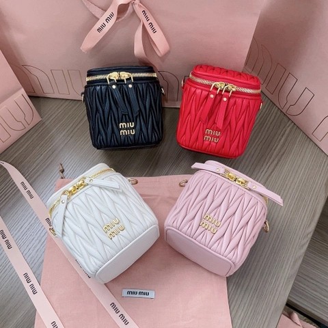 Miu Miu 마테라세 나파 가죽 마이크로 백 5NR018_2FPP_F0009 화이트 M1