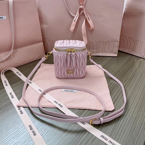 Miu Miu 마테라세 나파 가죽 마이크로 백 5NR018_2FPP_F0E18 Alabaster Pink M1