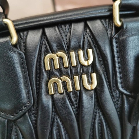 Miu Miu Arcadie 마틀라세 나파 가죽 백 5BB123 블랙 M1