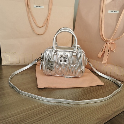 Miu Miu Arcadie 마틀라세 나파 가죽 백 5BB123 실버 M1