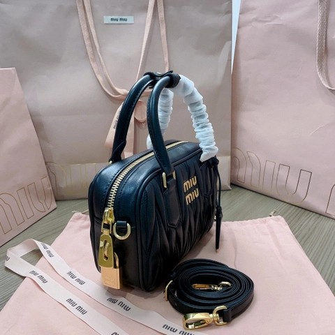 Miu Miu Arcadie 마틀라세 나파 가죽 백 5BB123 블랙 M1