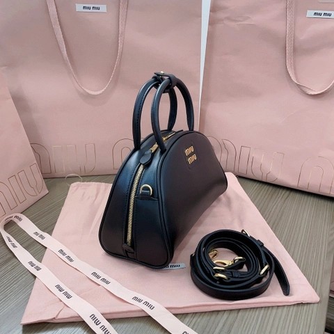 Miu Miu 5BB157 Schwarz Henkeltasche Aus Leder 블랙 M1