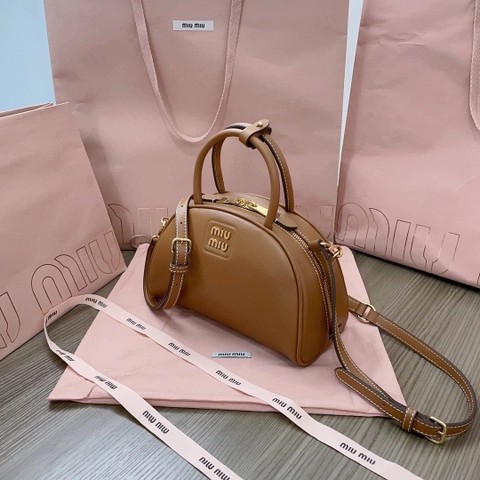 Miu Miu 5BB157 Schwarz Henkeltasche Aus Leder 카라멜 M1