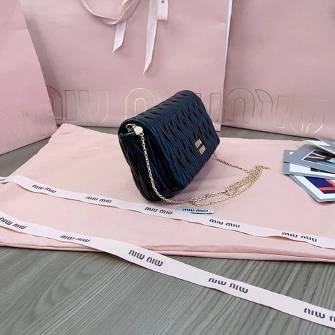 Miu Miu 5BP086 Matelassé 나파 가죽 미니 백 블랙 M1