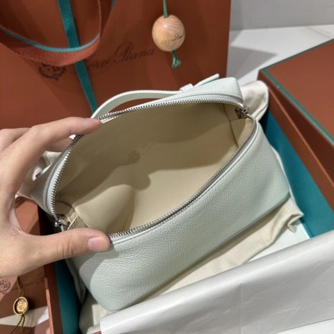 로로 피아나 엑스트라 포켓 L19 그레인드 카프스킨 FAN4045