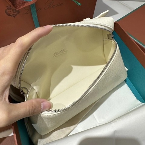 로로 피아나 엑스트라 포켓 L19 그레인드 카프스킨 FAN4045