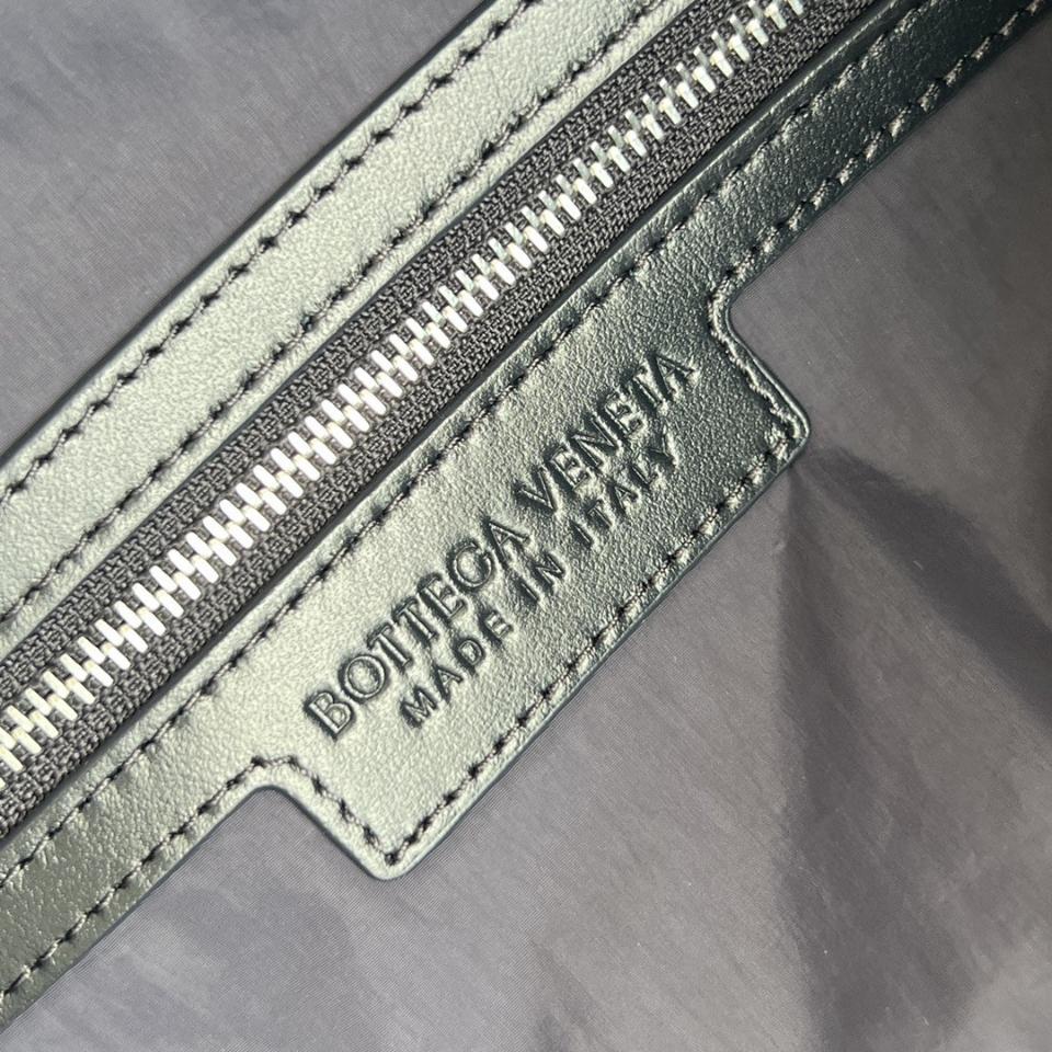 Bottega Veneta 인트레치아토 플랩 백팩 - 네이비 766580 38*26*15cm