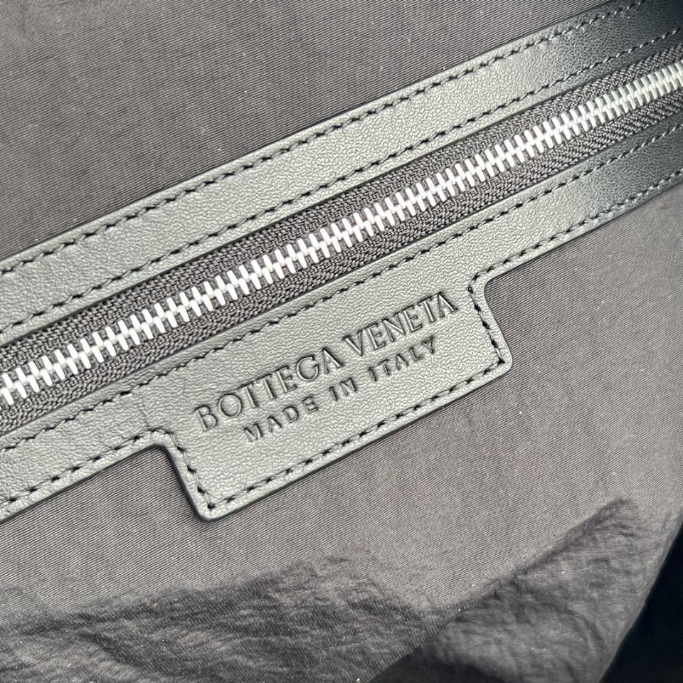 Bottega Veneta 인트레치아토 플랩 백팩 - 풀 블랙 766580 38*26*15cm