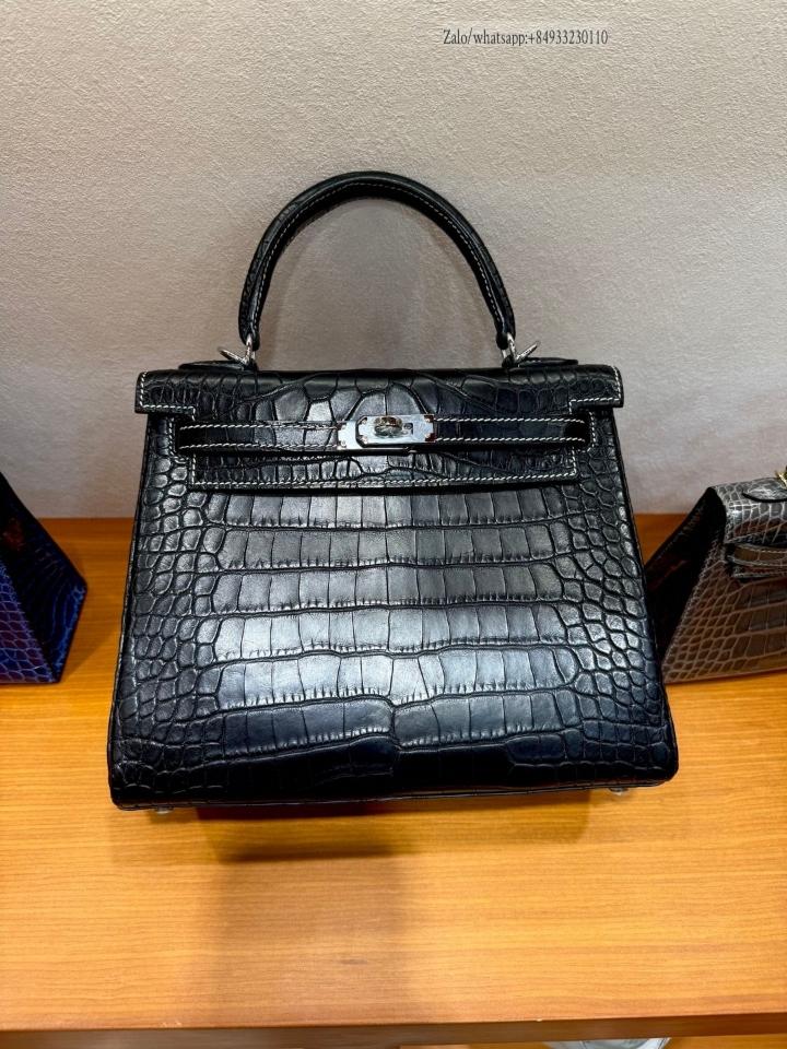 에르메스 켈리 25cm 느와르 매트 악어가죽 PHW